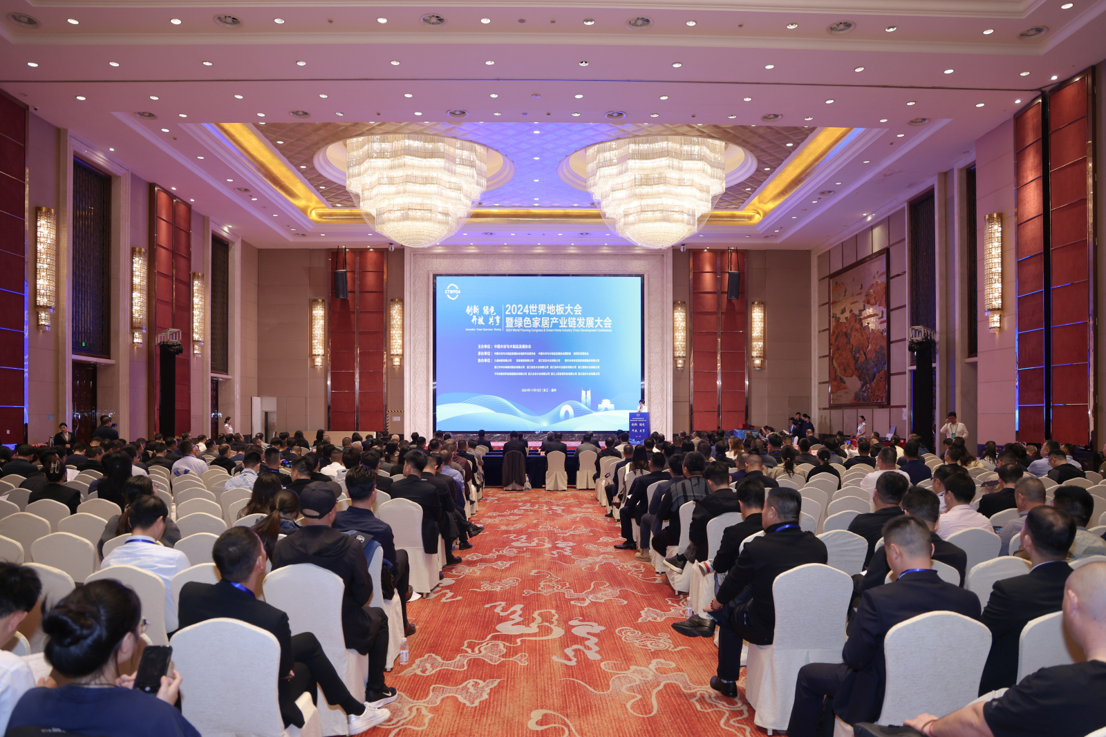 2024世界地板大會(huì)召開，世友地板斬獲7項(xiàng)大獎(jiǎng)！